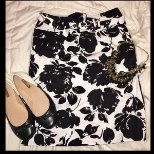 ANTONIO MELANI Black and White Floral Pencil Skirt